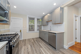 39 Brackett St, Unit 44-2 in Boston, MA - Building Photo - Building Photo