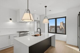 238 Webster St, Unit 6 in Boston, MA - Building Photo - Building Photo