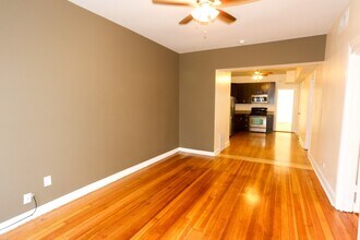 2031 W Moffat St, Unit 2 in Chicago, IL - Building Photo - Building Photo