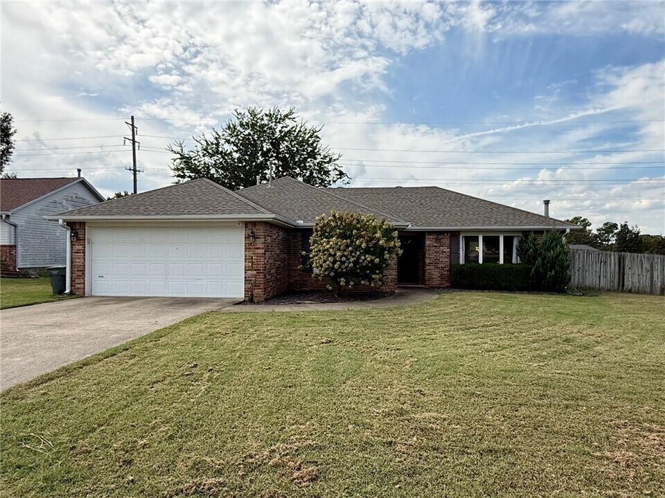 1431 N Genoa Ave in Fayetteville, AR - Building Photo