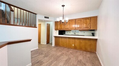 9201 Simmons Rd in Austin, TX - Building Photo - Building Photo