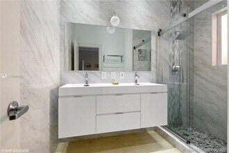 761 Lakeview Dr in Miami Beach, FL - Building Photo - Building Photo