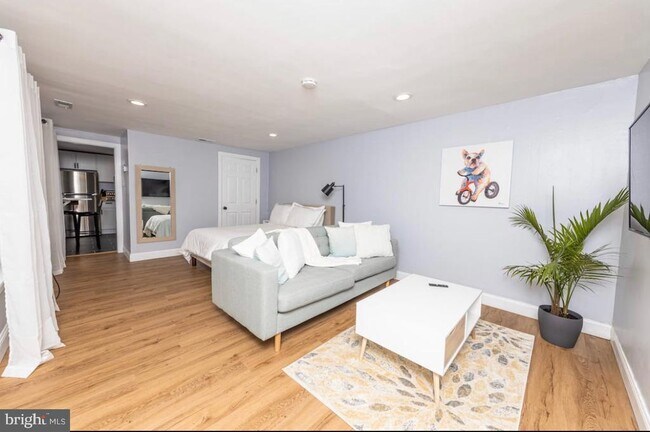 1527 Green St in Philadelphia, PA - Building Photo - Building Photo