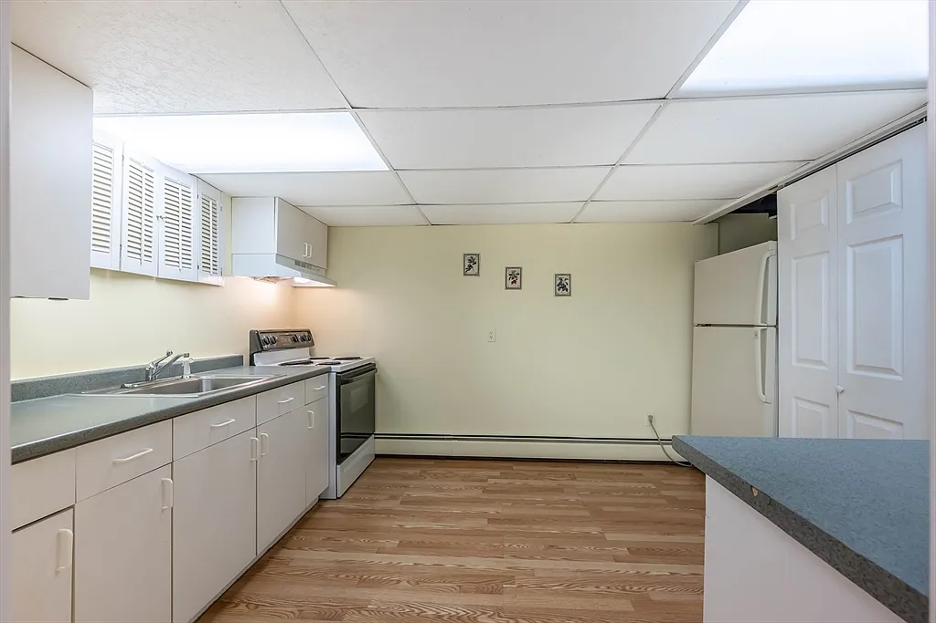 102 Hillside Rd, Unit Basement in North Andover, MA - Building Photo