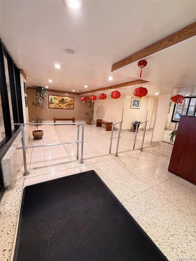 137-05 Franklin Ave in Queens, NY - Building Photo - Building Photo