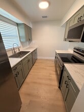 1925 Forked Creek Dr in Englewood, FL - Foto de edificio - Building Photo