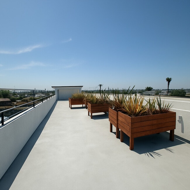 11201 S Main St in Los Angeles, CA - Building Photo - Building Photo