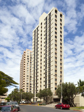 Country Club Vista in Honolulu, HI - Building Photo - Building Photo