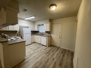 14745 Liberty St in Montgomery, TX - Foto de edificio - Building Photo