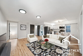 1112 W 18th St, Unit 3F in Chicago, IL - Building Photo - Building Photo