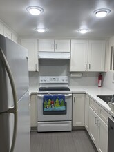 64 N Mar Vista Ave, Unit 201 in Pasadena, CA - Building Photo - Building Photo