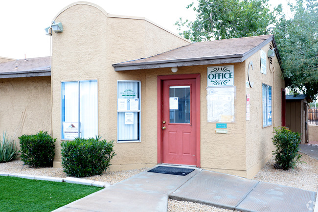 Brighton Place Apartments in Phoenix, AZ - Foto de edificio - Building Photo