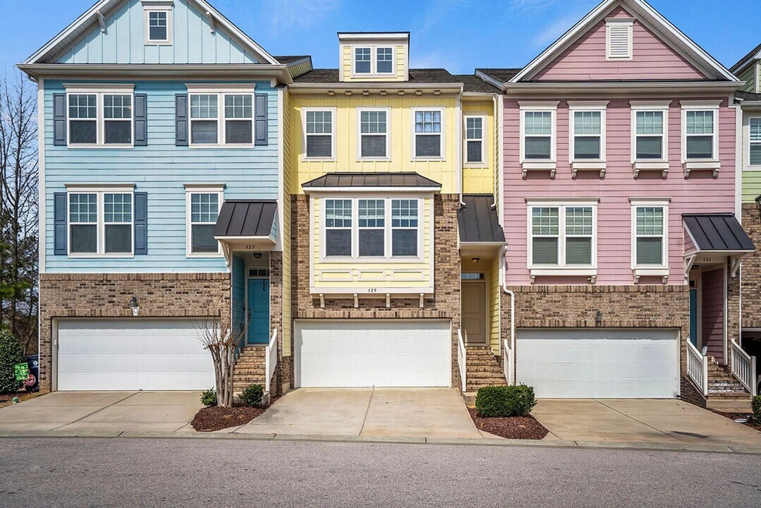 529 Metro Sta in Apex, NC - Building Photo