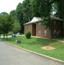 Spring Pointe Apartments in Decatur, GA - Foto de edificio - Building Photo