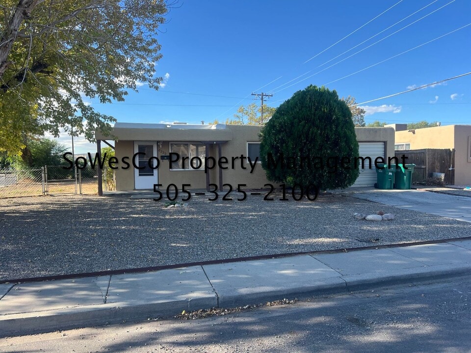 2333 E 14th St in Farmington, NM - Building Photo