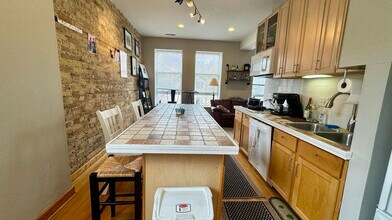 1453 W Cortez St, Unit 3 in Chicago, IL - Building Photo - Building Photo