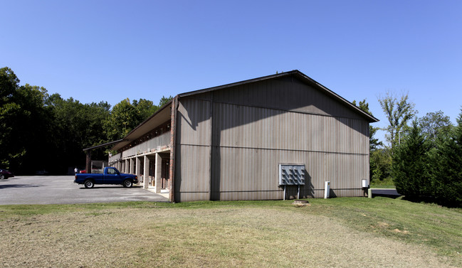 106 Inn Ln in Oak Ridge, TN - Foto de edificio - Building Photo