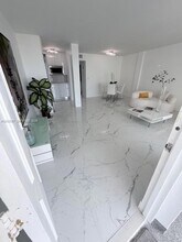 1100 Alton Rd, Unit 5B in Miami Beach, FL - Building Photo - Building Photo