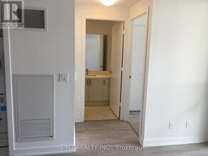 501 St Clair Ave W in Toronto, ON - Building Photo - Building Photo