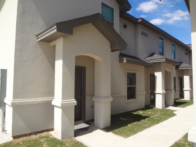 7209 Rocio Dr-Unit -204 in Laredo, TX - Building Photo