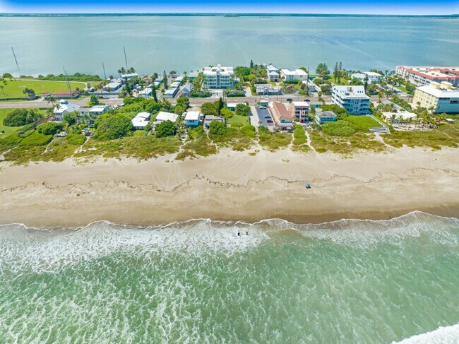 3524 S Atlantic Ave-Unit -FL2-ID1044496P in Cocoa Beach, FL - Foto de edificio - Building Photo