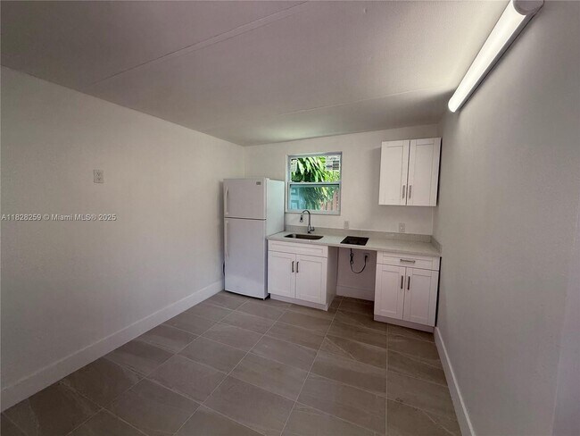 6765 SW 34th St in Miami, FL - Foto de edificio - Building Photo