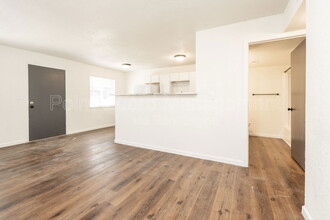 750 W Dayton Ave in Wichita, KS - Building Photo - Building Photo