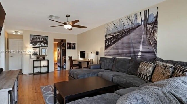 8069 SW 19th Ct in Davie, FL - Building Photo - Building Photo