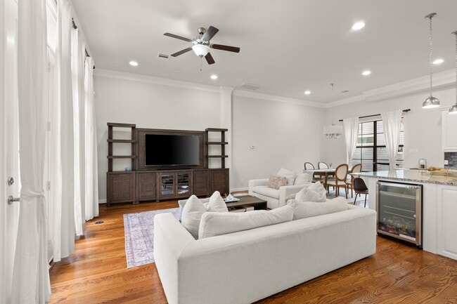 property at 1408B W 26th St