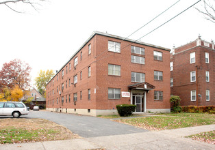 21 Evergreen Ave in Hartford, CT - Foto de edificio - Building Photo