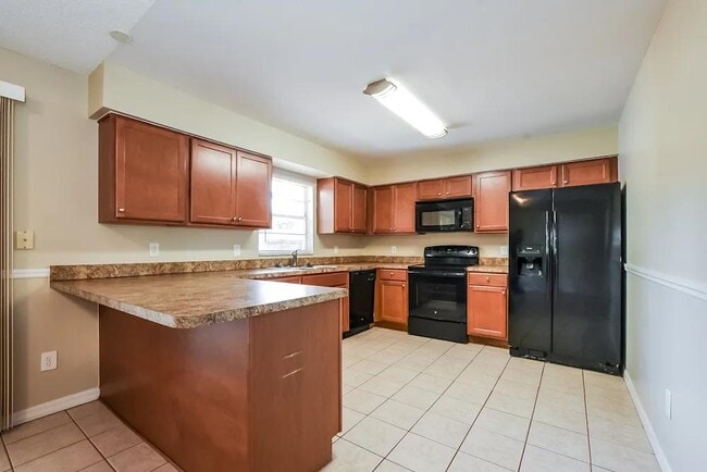 102 Laguna Ct in Sanford, FL - Building Photo - Building Photo