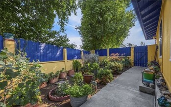 2953 Rockhill Way in Riverside, CA - Foto de edificio - Building Photo