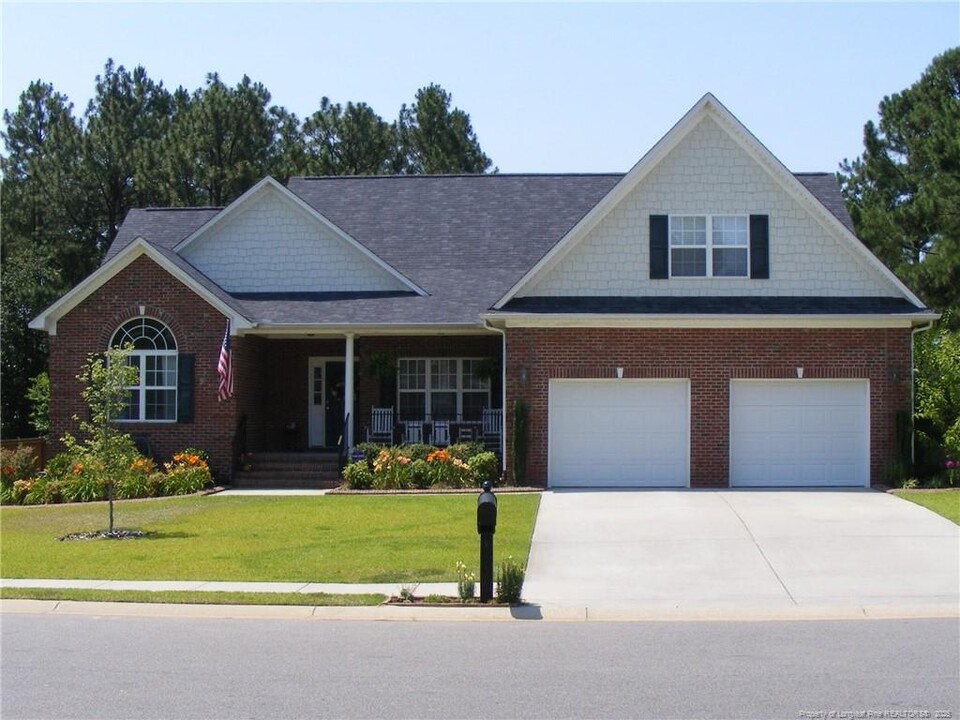 304 Lancelot Ct in Linden, NC - Building Photo