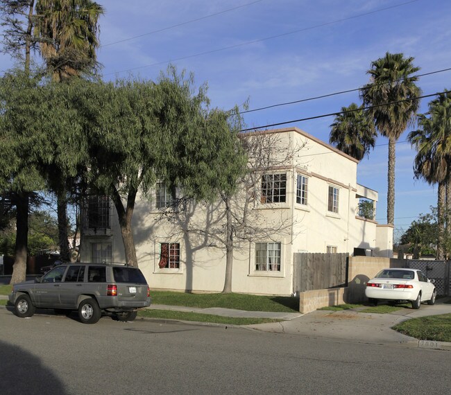 7591 5th St in Buena Park, CA - Foto de edificio - Building Photo