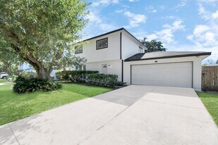 9912 Cardinal St in La Porte, TX - Building Photo