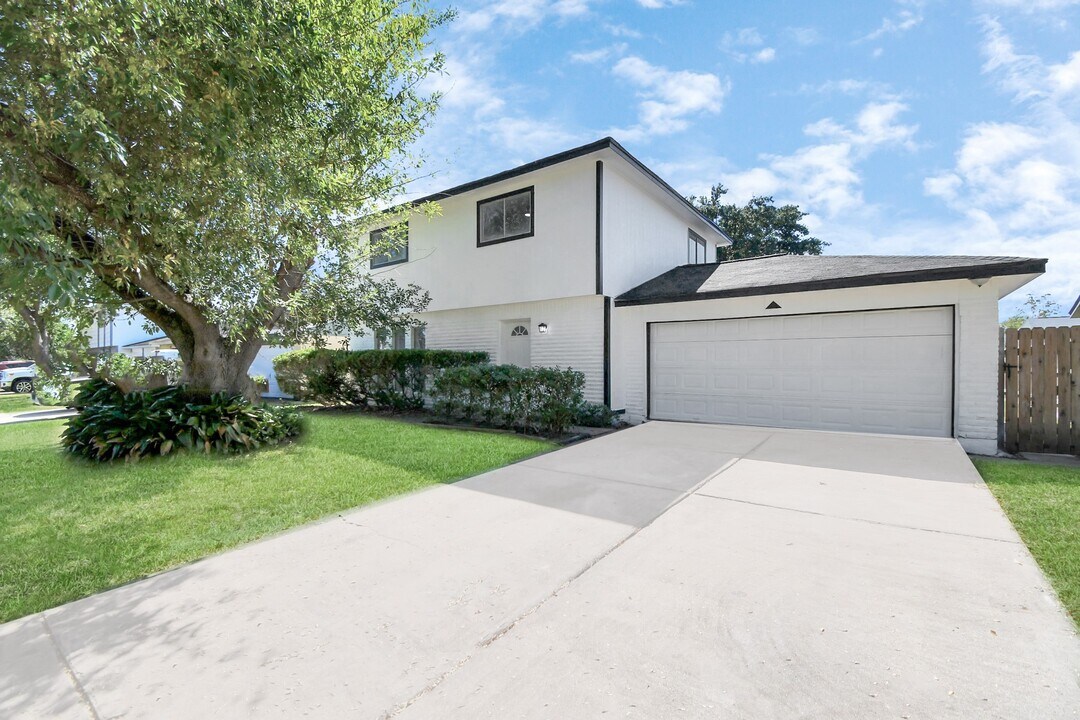 9912 Cardinal St in La Porte, TX - Building Photo