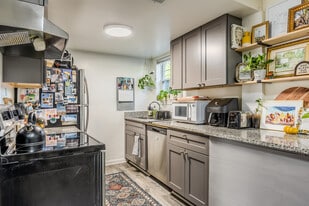 Clarkston Oaks Apartments in Clarkston, GA - Building Photo