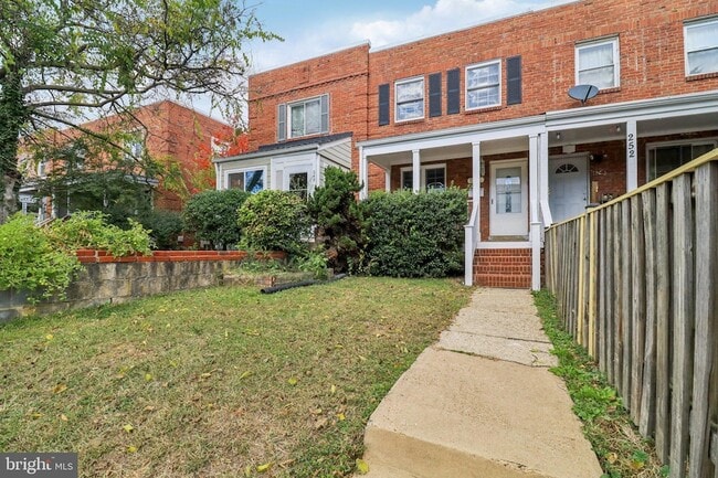 250 Lynhaven Dr, Unit 20 in Alexandria, VA - Building Photo - Building Photo