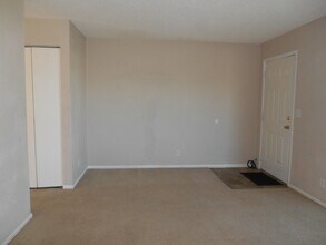 898 Rhinegold Way in Las Vegas, NV - Building Photo - Building Photo