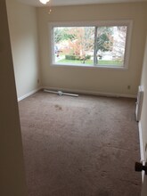 1585 W Highland Pkwy in St. Paul, MN - Building Photo - Building Photo