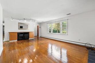 31 Raven Wood Rd in North Stonington, CT - Building Photo - Building Photo