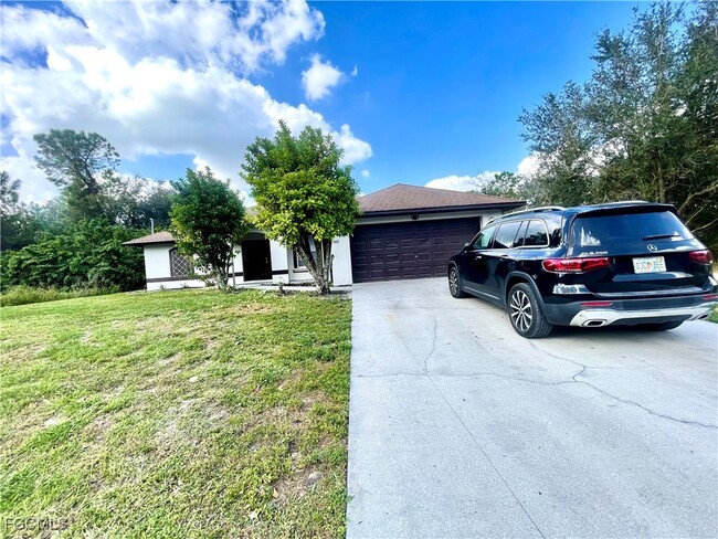 3405 Hanna Ave N in Lehigh Acres, FL - Building Photo - Building Photo