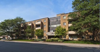 Cedar Hill Apartments in Richmond Hill, ON - Building Photo