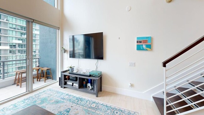 60 SW 13th St in Miami, FL - Foto de edificio - Building Photo