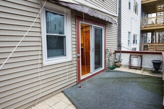 132 Bremen St, Unit 1 in Boston, MA - Building Photo - Building Photo