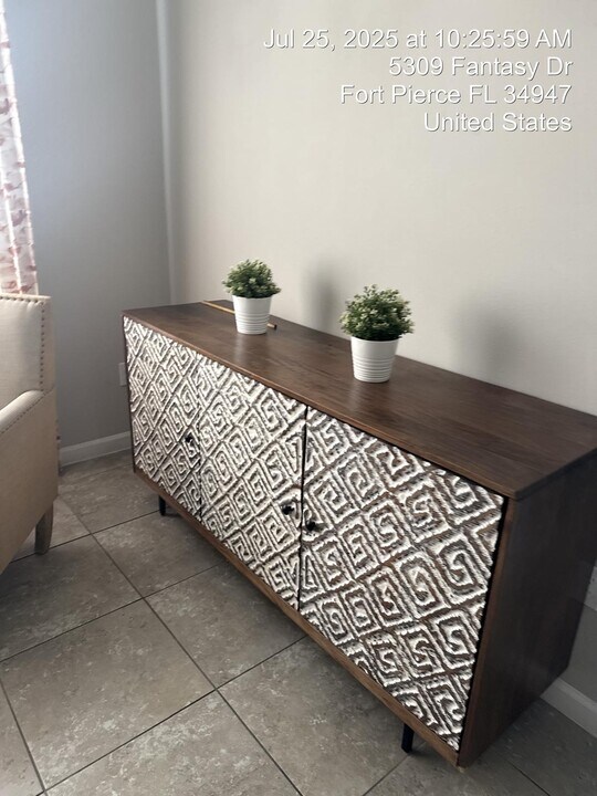 5309 Fantasy Dr in Fort Pierce, FL - Foto de edificio