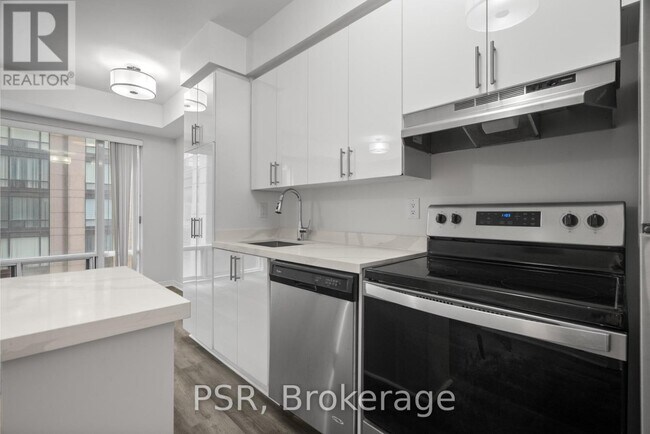 50-650 John St in Toronto, ON - Building Photo - Building Photo