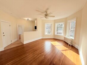 369 Tappan St, Unit 8 in Brookline, MA - Foto de edificio - Building Photo