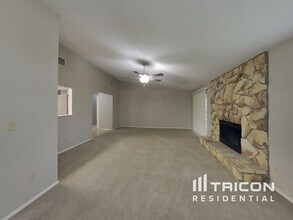 8338 Knotts Landing Dr E in Jacksonville, FL - Building Photo - Building Photo