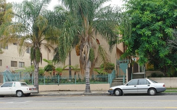 13952 Moorpark Ave in Sherman Oaks, CA - Building Photo - Building Photo